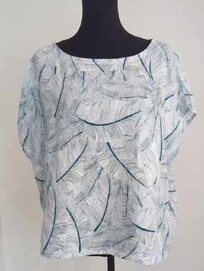 Tahari Linen Blouse Featuring a  Teal-on-White Tropical Pattern